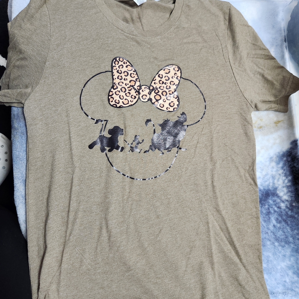 Womans Size Small Graphic Tee with Leopard Bow Design
